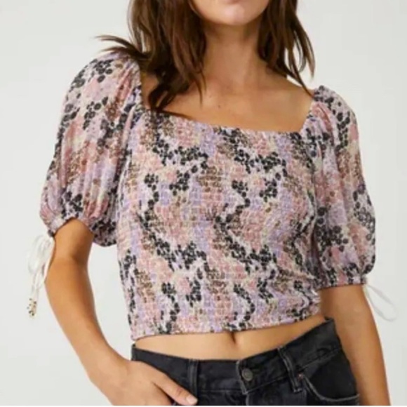 Free People Tops - FREE PEOPLE NWT floral rushed with sheer Sleeves Top.